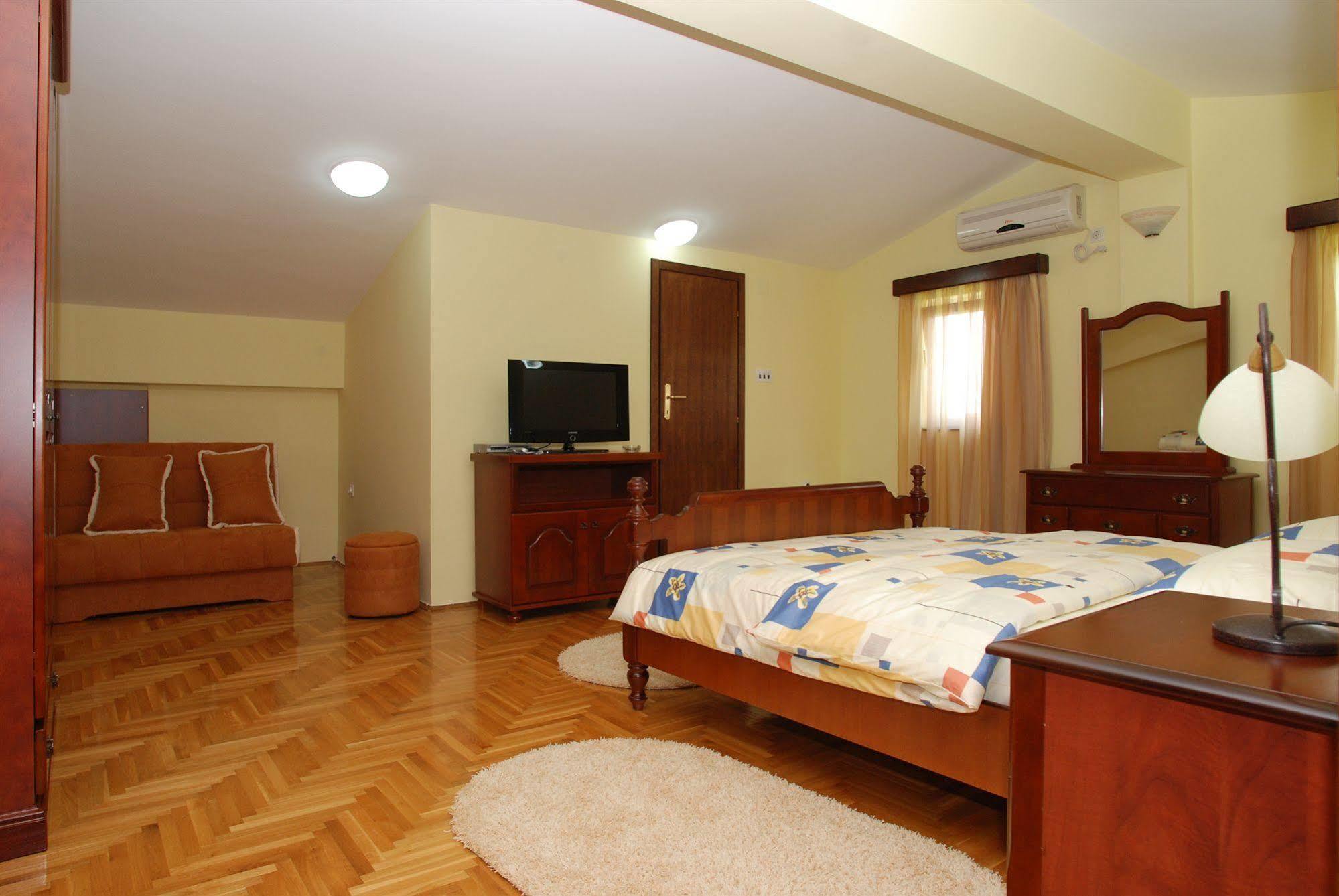 Hotel Laguna Podgorica Exterior photo